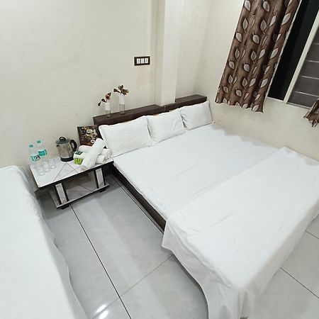 Treebo Yatri Grah Kshipra T Hotel 乌贾因 外观 照片