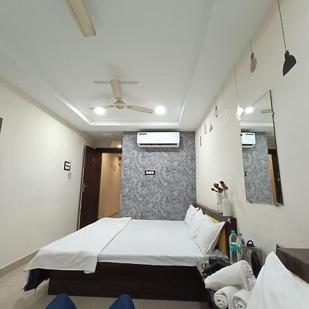 Treebo Yatri Grah Kshipra T Hotel 乌贾因 外观 照片