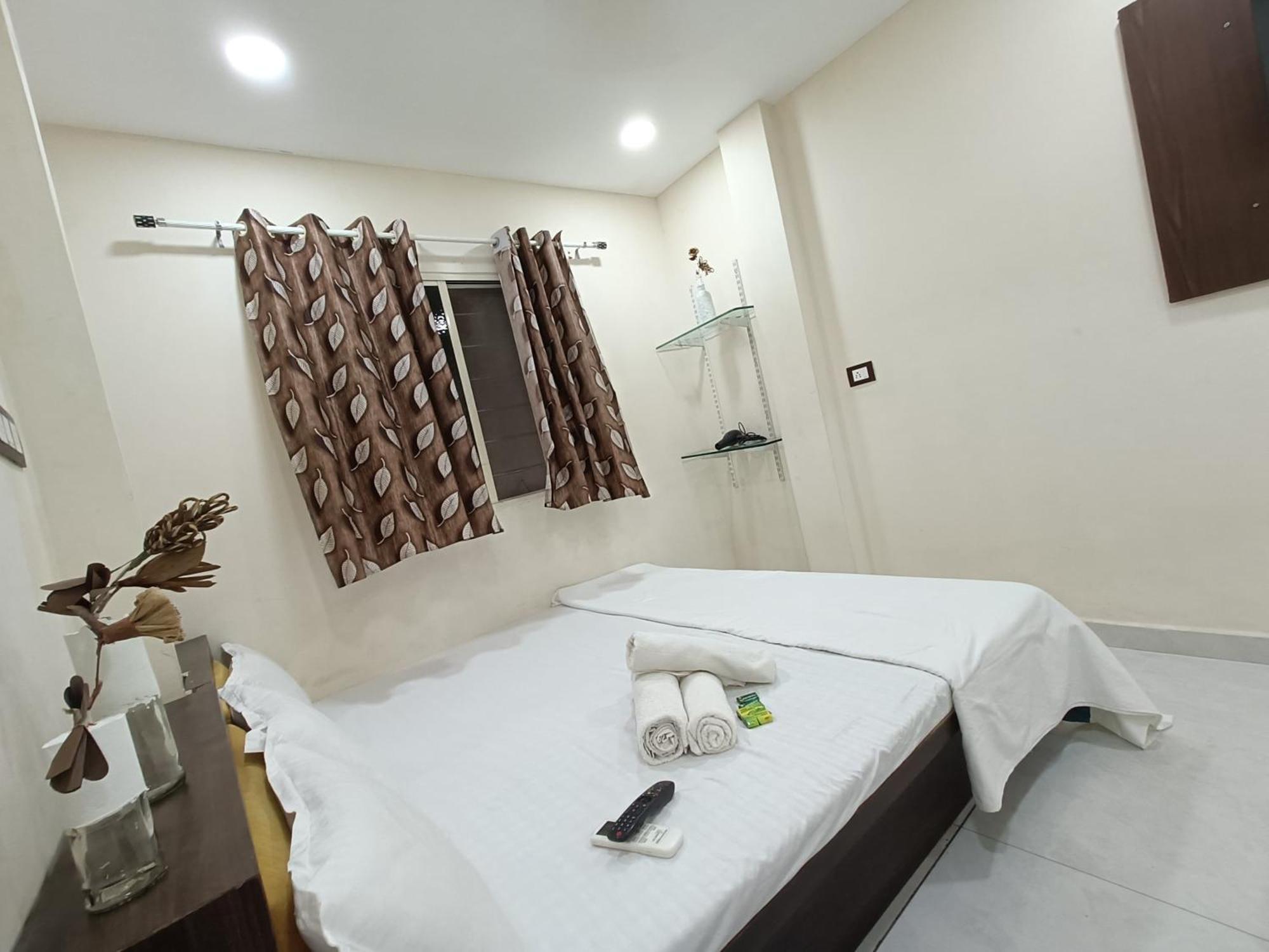 Treebo Yatri Grah Kshipra T Hotel 乌贾因 外观 照片