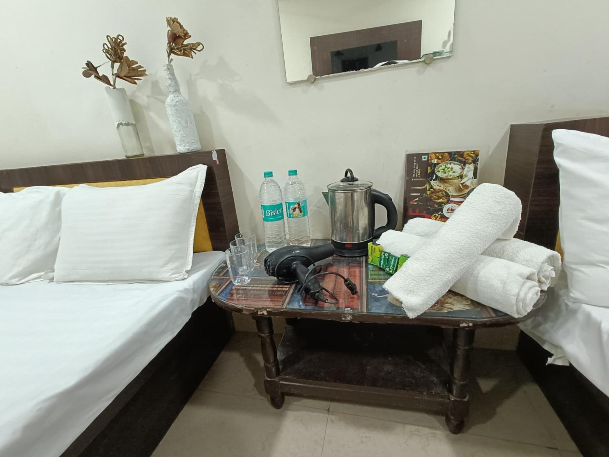 Treebo Yatri Grah Kshipra T Hotel 乌贾因 外观 照片