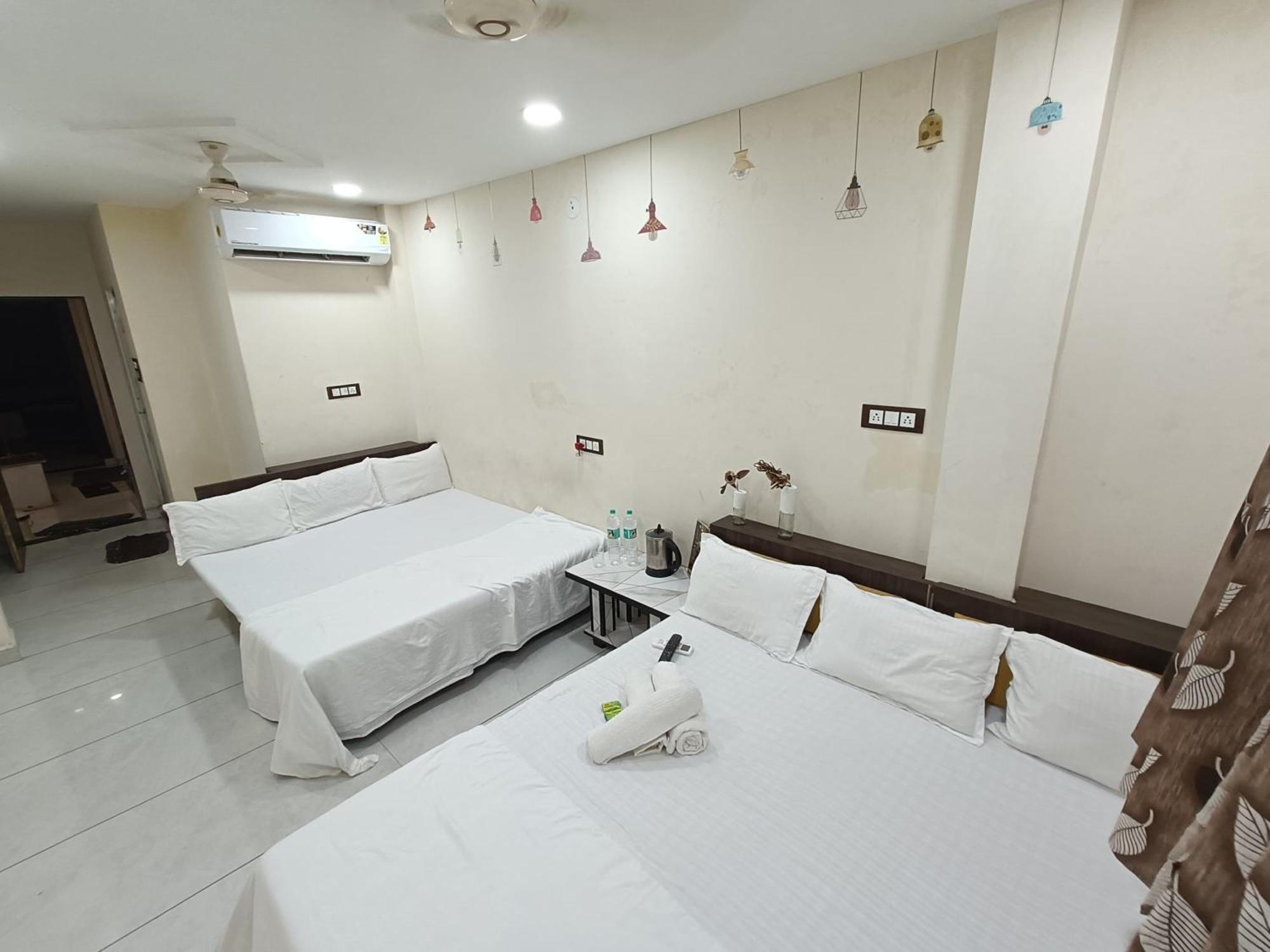 Treebo Yatri Grah Kshipra T Hotel 乌贾因 外观 照片