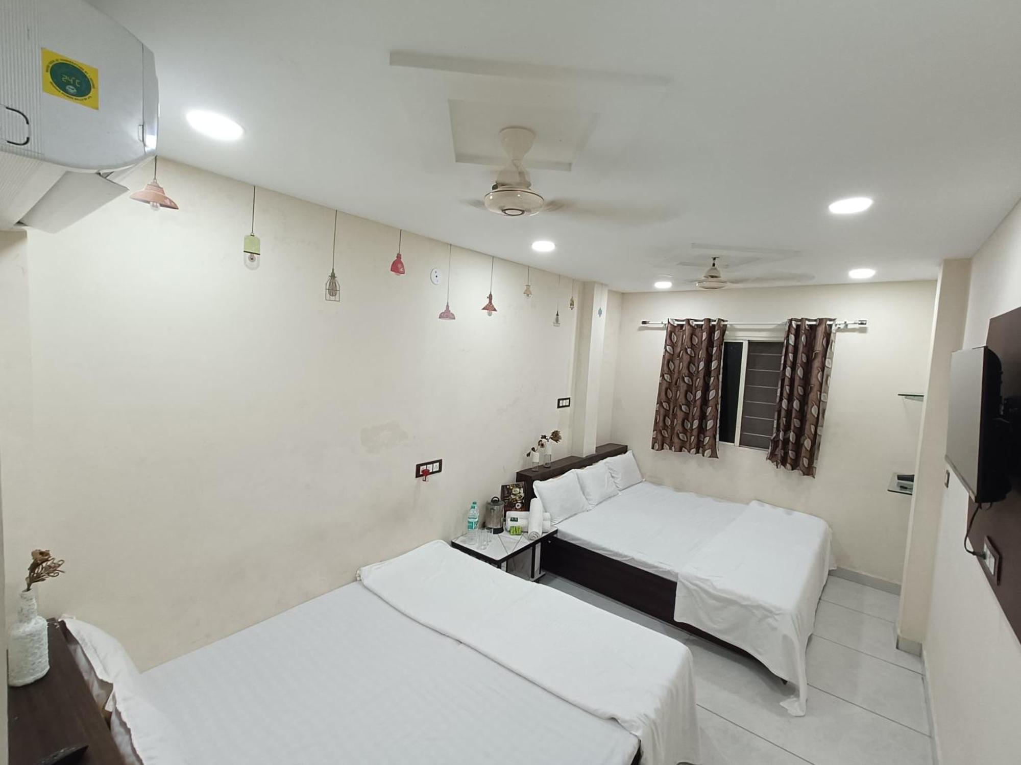 Treebo Yatri Grah Kshipra T Hotel 乌贾因 外观 照片