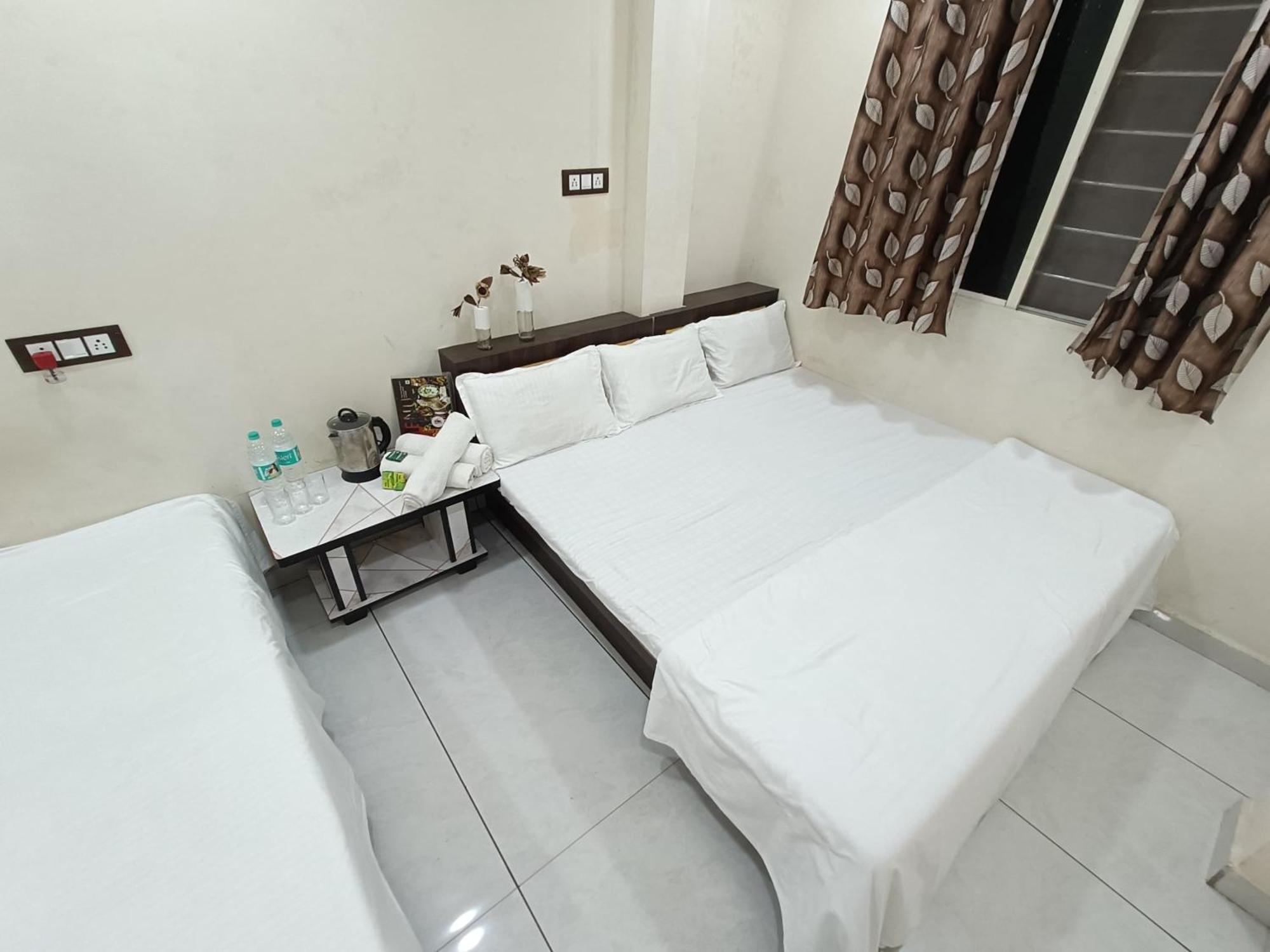 Treebo Yatri Grah Kshipra T Hotel 乌贾因 外观 照片