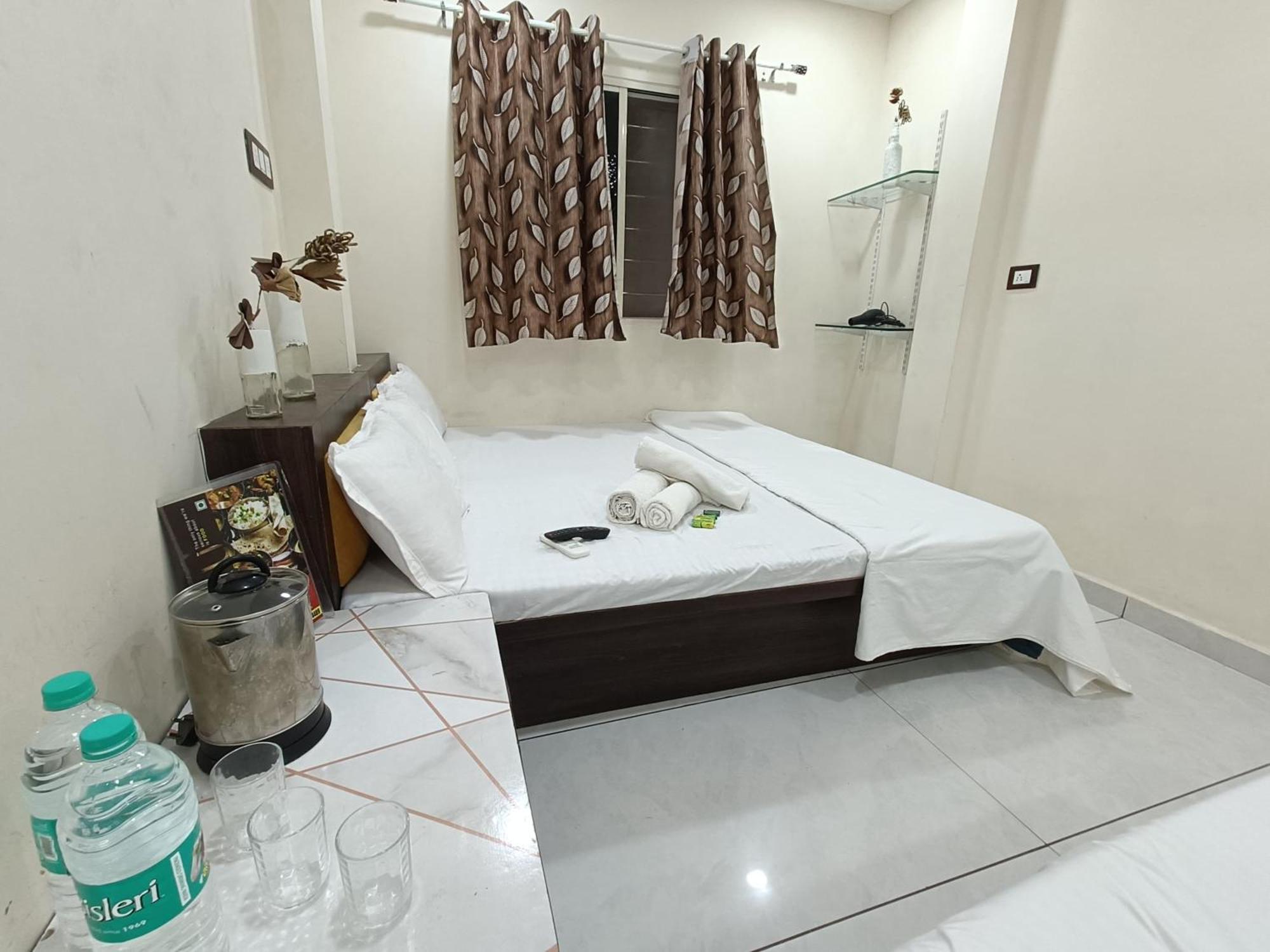 Treebo Yatri Grah Kshipra T Hotel 乌贾因 外观 照片