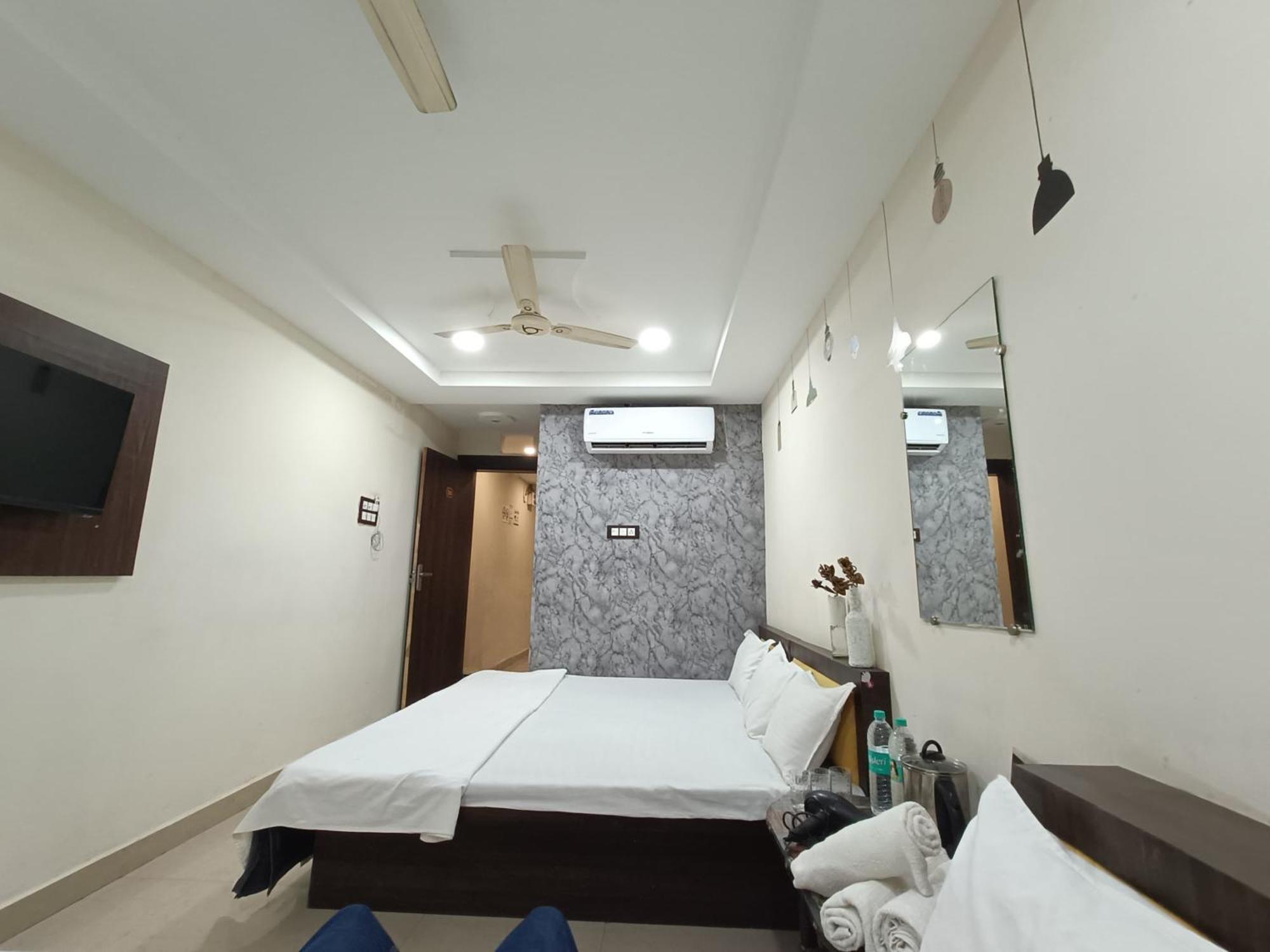 Treebo Yatri Grah Kshipra T Hotel 乌贾因 外观 照片